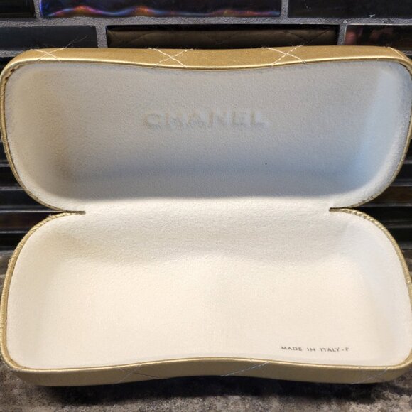 RARE GENUINE CHANEL CC GOLD QUILTED SUNGLASSES EYEGLASSES LEATHER CLAM SHELL HAR - Picture 8 of 15